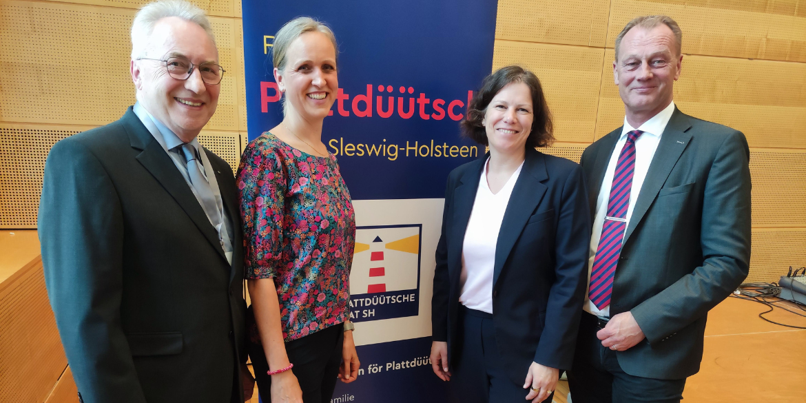 Vier Personen vor Rollup