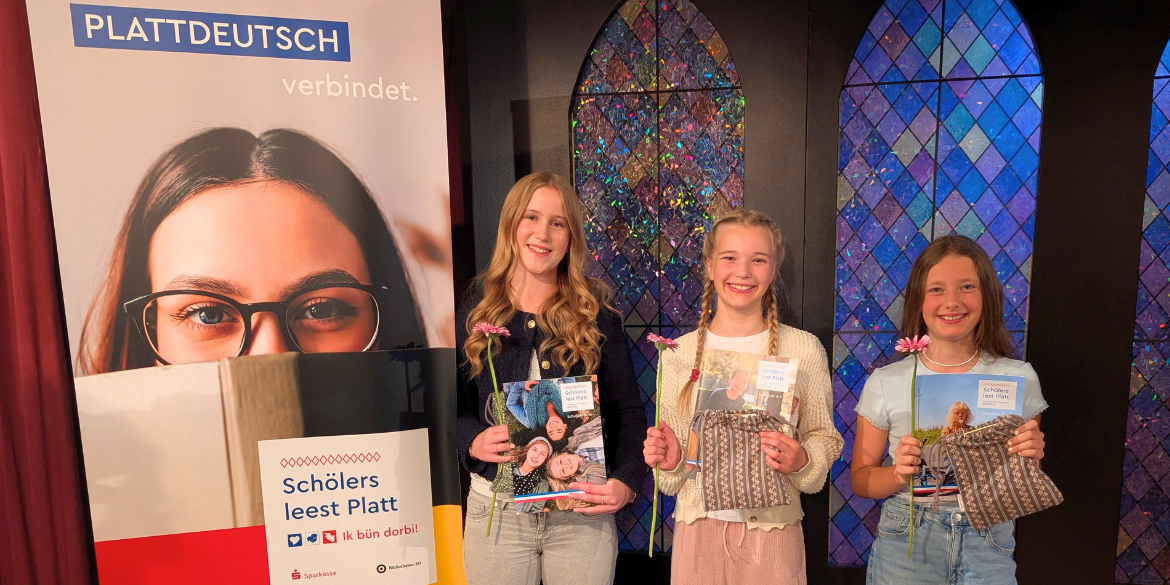 Drei Mädchen auf Bühne