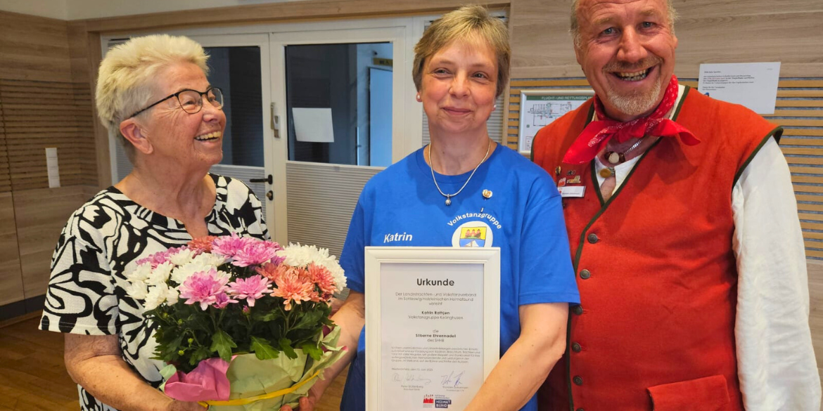 Katrin Rathjen erhält die Silberne Ehrennadel des SHHB © Bernadett Skala, SHHB