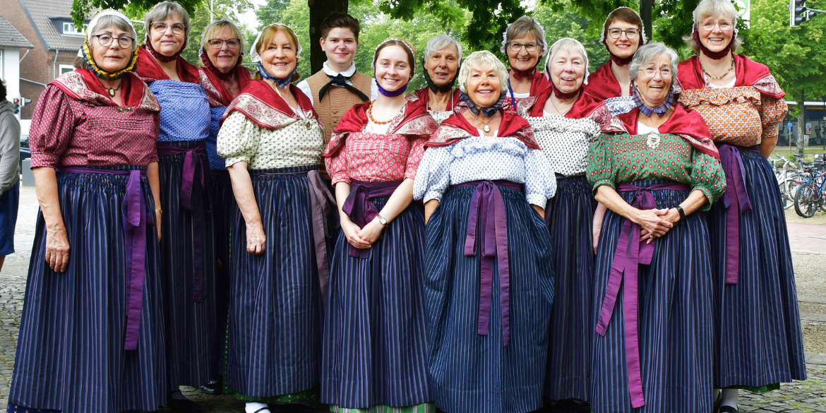 Die Trachtengruppe aus Wedel hatte ein Heimspiel © Shahram Abrishamchi