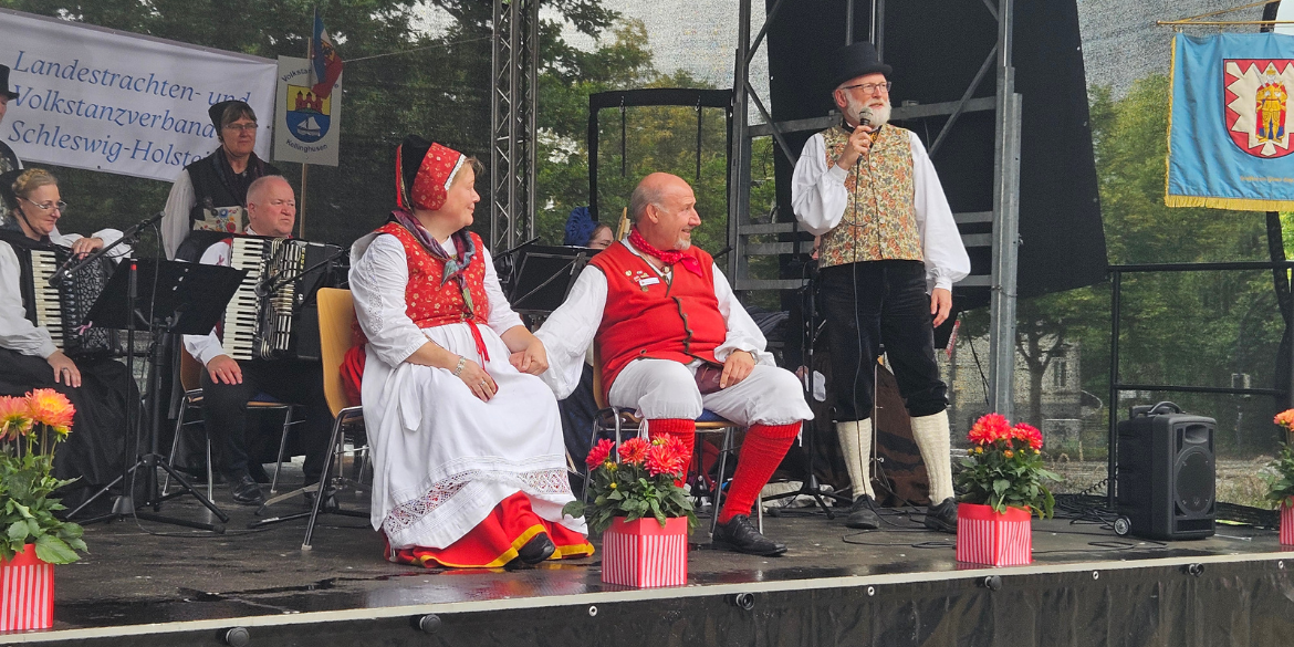 Mit einem eigenen Tanz dankten die LTVler*innen ihrem Vorsitzenden Thorsten © Bernadett Skala/ SHHB