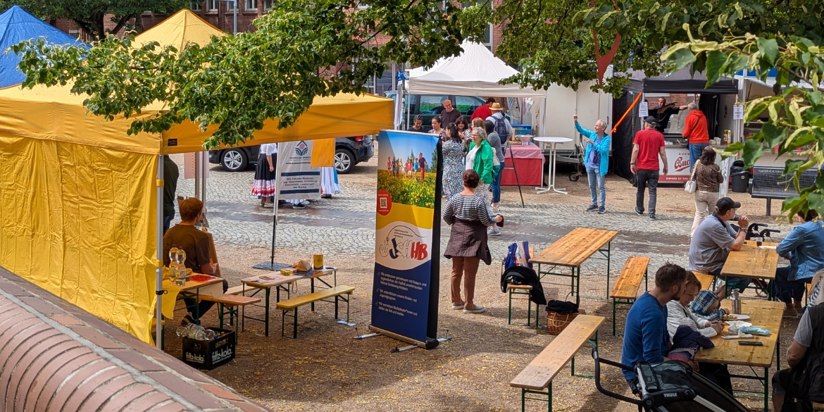Infostände und Kulinarik durften auf dem Landestrachtenfest nicht fehlen © Anna Biß/ SHHB