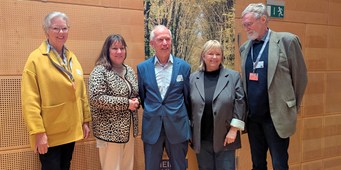 Gruppenbild von fünf Personen