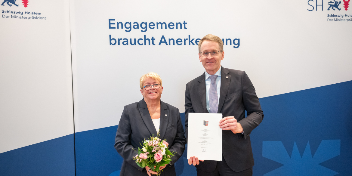 Christel Fries und Schleswig-Holsteins Ministerpräsident Daniel Günther
